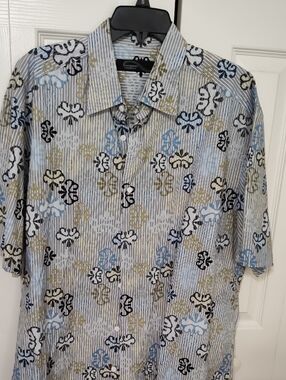 Jhane Barnes Men's Short-Sleeve Button-Up Shirt in Blue and Cream Floral Print